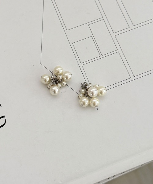 CEMONEMO(セモネモ)の「バックキャッチ ボリューム パール ピアス(ピアス(両耳用)・レディース・シルバー/ゴールド・FREE)」の3枚目の写真