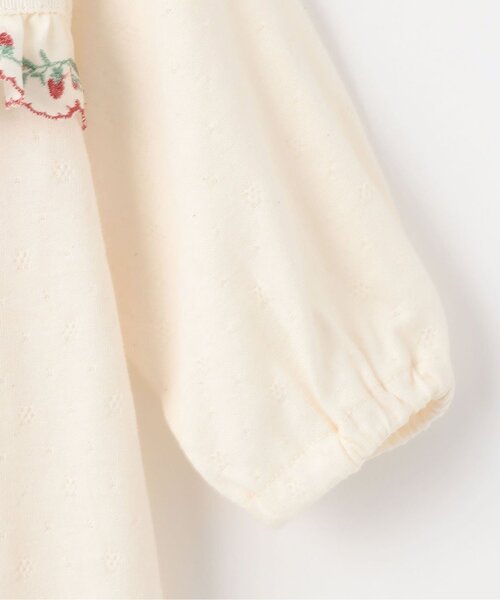 sense of wonder（センスオブワンダー）の「野イチゴ刺しゅう2WAYオール【オーガニック】【日本製】（ロンパース・キッズ・ホワイト系・50-70cm）」の5枚目の写真