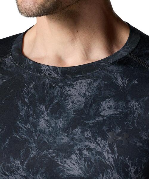 UNDER ARMOUR（アンダーアーマー）の「UAヒートギア フィッティド ノベルティ クルーネック  シャツ（ゴルフ/メンズ）（Tシャツ/カットソー・メンズ・ブラック・L/M/XL/2XL/S/3XL）」の4枚目の写真
