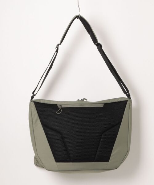 SALOMON（サロモン）の「ACS SHOULDER BAG　LC2867700（ショルダーバッグ・メンズ・グリーン・FREE）」の2枚目の写真