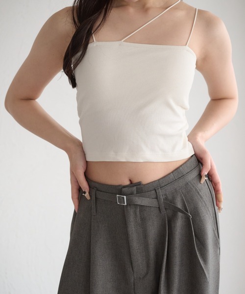 raffime（ラフィミー）の「【Raffime】クロップド丈アシメネックカップ付きインナーキャミソール（キャミソール・レディース・アイボリー/ブラック・フリー）」の7枚目の写真