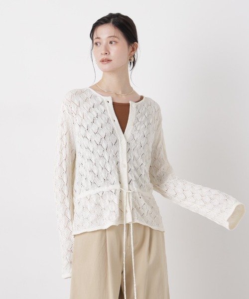 NANO universe(ナノユニバース)の「透かし柄ペプラムニットカーディガン(カーディガン/ボレロ・レディース・アイボリー/ブルー/ネイビー・FREE)」の2枚目の写真