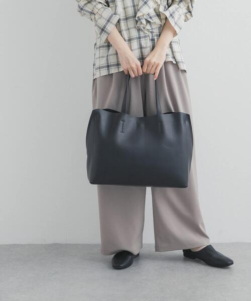 URBAN RESEARCH DOORS（アーバンリサーチドアーズ）の「ライトウェイトA4トートバッグ（トートバッグ・レディース・ブラック/モカ・ONE）」の4枚目の写真