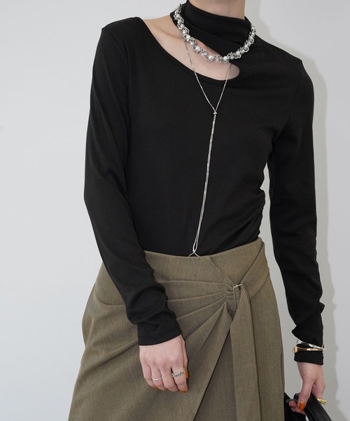 chuclla(チュクラ)の「カットアウトロングスリーブトップス chw26s128(Tシャツ/カットソー・レディース・ホワイト/グレー/ブラック・FREE)」の2枚目の写真