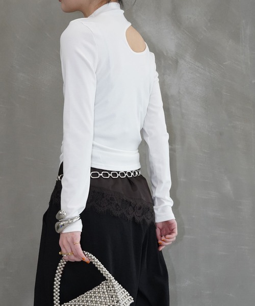 chuclla(チュクラ)の「カットアウトロングスリーブトップス chw26s128(Tシャツ/カットソー・レディース・ホワイト/グレー/ブラック・FREE)」の11枚目の写真