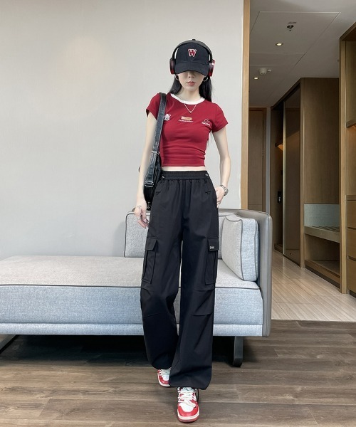 HANDO(ハンド)の「【軽量速乾】旬なこなれ感。多ポケットカーゴパンツ ワイドシルエットカーゴパンツ オフィスカジュアル きれいめカジュアル レディース韓国風(カーゴパンツ・レディース・アイボリー/チャコール/カーキ/ブラック・L/S/M)」の13枚目の写真