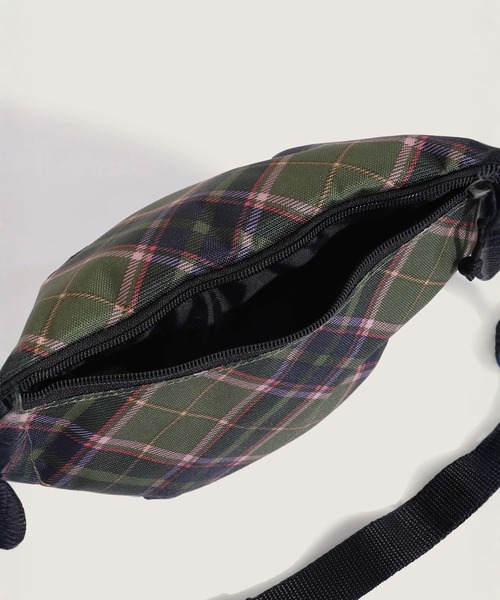 VANS（バンズ）の「TRAVELER ファニーパック / Traveler Fanny Pack Pine Fores VN000HE6EN61（ボディバッグ/ウエストポーチ・メンズ・チェック・ONE SIZE）」の4枚目の写真