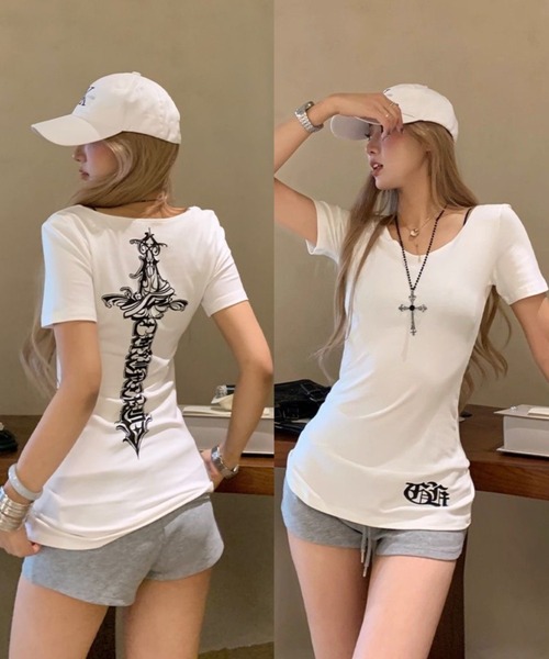 lilful(リルフル)の「【26年春夏新作】裾ワンポイント バックプリント 半袖Tシャツ(Tシャツ/カットソー・レディース・ホワイト・F)」の1枚目の写真