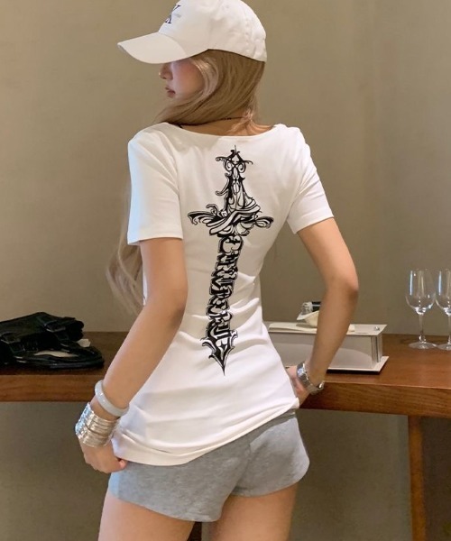 lilful(リルフル)の「【26年春夏新作】裾ワンポイント バックプリント 半袖Tシャツ(Tシャツ/カットソー・レディース・ホワイト・F)」の13枚目の写真