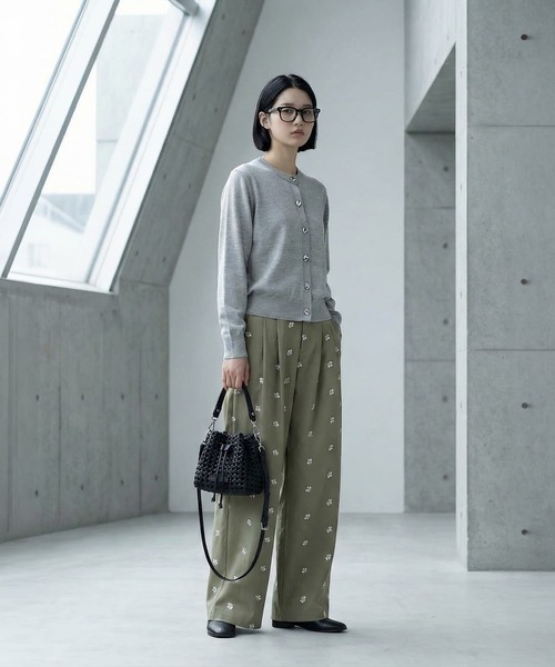 STYLE DELI(スタイルデリ)の「【BLK001】リサイクルポリニュアンス釦カーディガン(カーディガン/ボレロ・レディース・杢グレー/チャコールグレー・FREE)」の3枚目の写真