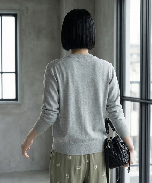 STYLE DELI(スタイルデリ)の「【BLK001】リサイクルポリニュアンス釦カーディガン(カーディガン/ボレロ・レディース・杢グレー/チャコールグレー・FREE)」の4枚目の写真