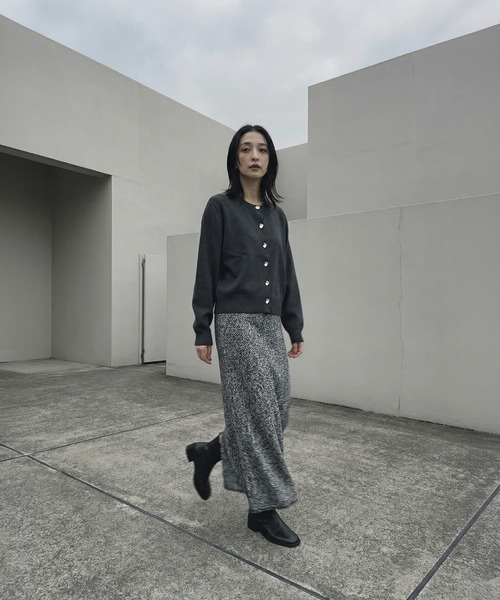 STYLE DELI(スタイルデリ)の「【BLK001】リサイクルポリニュアンス釦カーディガン(カーディガン/ボレロ・レディース・杢グレー/チャコールグレー・FREE)」の8枚目の写真