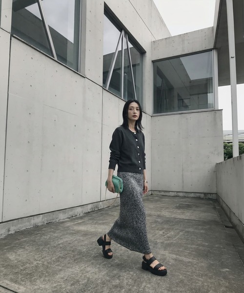 STYLE DELI(スタイルデリ)の「【BLK001】リサイクルポリニュアンス釦カーディガン(カーディガン/ボレロ・レディース・杢グレー/チャコールグレー・FREE)」の11枚目の写真