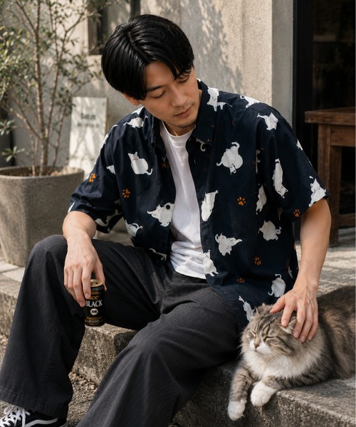 ZIP FIVE(ジップファイブ)の「総柄アニマルプリントシャツ オープンカラーシャツ イヌ/ネコ(シャツ/ブラウス・メンズ・ホワイト系/ブラック/ブラック系/ホワイト/ネイビー系/ブルー・MEDIUM/X-LARGE/LARGE)」の1枚目の写真