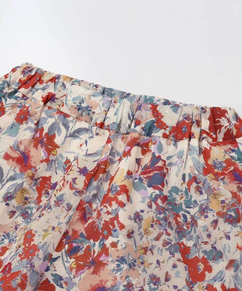 BeBe(ベベ)の「【お揃い】【DEVEAUX】ローンフラワープリントフリルショートパンツ(90~140cm)(その他パンツ・キッズ・レッド系その他・110cm/130cm/120cm/140cm)」の8枚目の写真