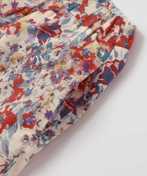 BeBe(ベベ)の「【お揃い】【DEVEAUX】ローンフラワープリントフリルショートパンツ(90~140cm)(その他パンツ・キッズ・レッド系その他・110cm/130cm/120cm/140cm)」の7枚目の写真