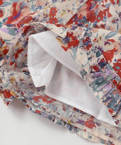 BeBe(ベベ)の「【お揃い】【DEVEAUX】ローンフラワープリントフリルショートパンツ(90~140cm)(その他パンツ・キッズ・レッド系その他・110cm/130cm/120cm/140cm)」の5枚目の写真