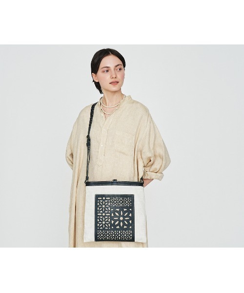 genten(ゲンテン)の「タペストリーカットワーク 2wayショルダーバッグ(ショルダーバッグ・レディース・ホワイト/ブラウン/ターコイズブルー・FREE)」の18枚目の写真