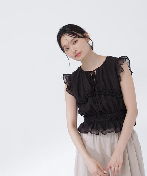 NATURAL BEAUTY BASIC(ナチュラルビューティーベーシック)の「フリルシャーリングペプラムブラウス(シャツ/ブラウス・レディース・ベージュ系その他/オフホワイト/ブラック/ブラウン系その他・フリ-)」の7枚目の写真