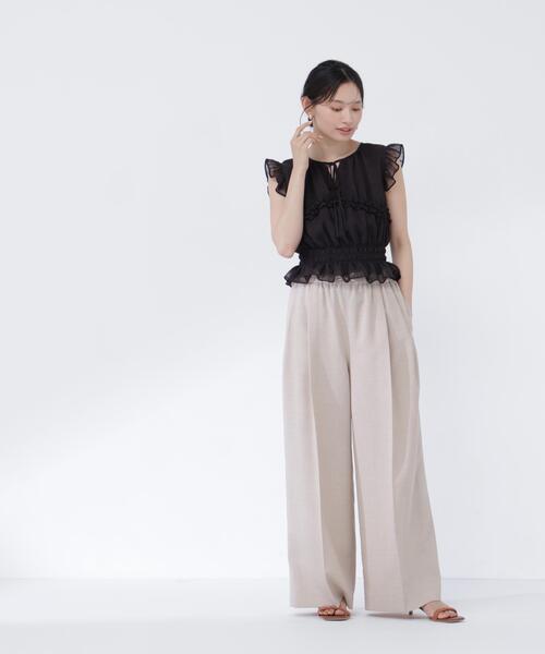 NATURAL BEAUTY BASIC(ナチュラルビューティーベーシック)の「フリルシャーリングペプラムブラウス(シャツ/ブラウス・レディース・ベージュ系その他/オフホワイト/ブラック/ブラウン系その他・フリ-)」の8枚目の写真
