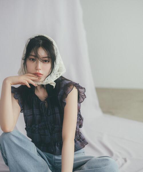 NATURAL BEAUTY BASIC(ナチュラルビューティーベーシック)の「フリルシャーリングペプラムブラウス(シャツ/ブラウス・レディース・ベージュ系その他/オフホワイト/ブラック/ブラウン系その他・フリ-)」の7枚目の写真