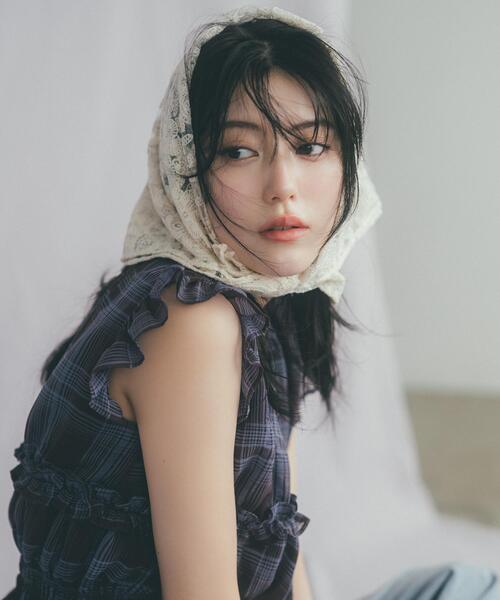NATURAL BEAUTY BASIC(ナチュラルビューティーベーシック)の「フリルシャーリングペプラムブラウス(シャツ/ブラウス・レディース・ベージュ系その他/オフホワイト/ブラック/ブラウン系その他・フリ-)」の8枚目の写真