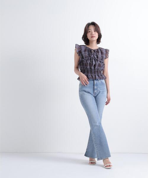 NATURAL BEAUTY BASIC(ナチュラルビューティーベーシック)の「フリルシャーリングペプラムブラウス(シャツ/ブラウス・レディース・ベージュ系その他/オフホワイト/ブラック/ブラウン系その他・フリ-)」の12枚目の写真