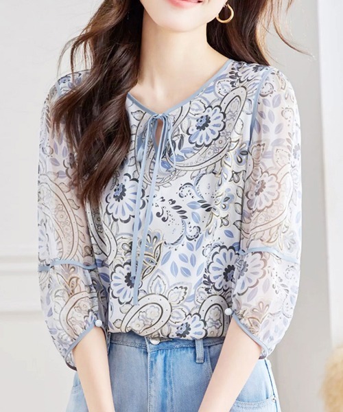 ONEP STAR(ワンピスター)の「フラワー柄シアーブラウス(シャツ/ブラウス・レディース・ホワイト×ブルー・MEDIUM/LARGE/X-LARGE)」の3枚目の写真