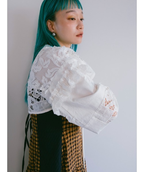 ELLA CANTARIA(エヤカンタリア)の「Lace Patchwork Bolero|レースパッチワークボレロ(カーディガン/ボレロ・レディース・ホワイト/ライトイエロー・FREE)」の16枚目の写真