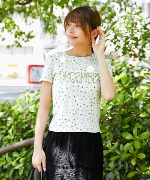 GORGE(ゴージ)の「《フラワー総柄×ロゴ刺繍》カットソー/Y2K韓国ガーリー/春夏秋/全3色(Tシャツ/カットソー・レディース・イエロー/ネイビー/ライトグレー・F)」の2枚目の写真