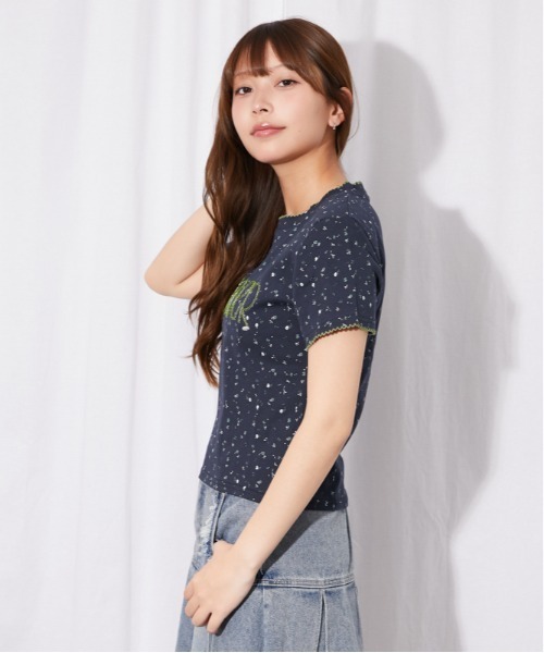 GORGE(ゴージ)の「《フラワー総柄×ロゴ刺繍》カットソー/Y2K韓国ガーリー/春夏秋/全3色(Tシャツ/カットソー・レディース・イエロー/ネイビー/ライトグレー・F)」の5枚目の写真