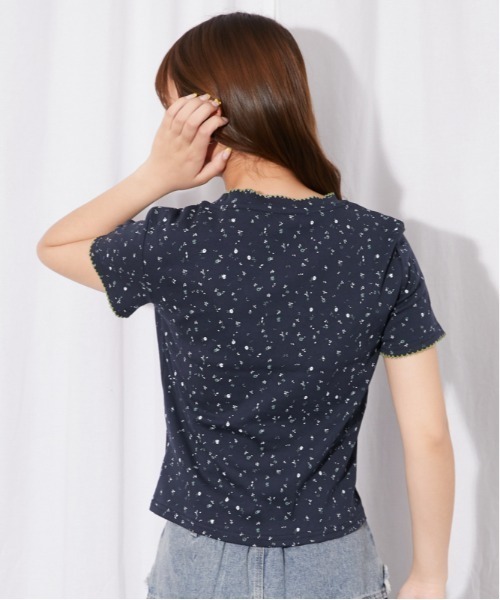 GORGE(ゴージ)の「《フラワー総柄×ロゴ刺繍》カットソー/Y2K韓国ガーリー/春夏秋/全3色(Tシャツ/カットソー・レディース・イエロー/ネイビー/ライトグレー・F)」の4枚目の写真