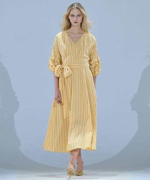 DOUBLE STANDARD CLOTHING(ダブルスタンダードクロージング)の「カシュクールボリュームスリーブワンピース(ワンピース・レディース・イエロー・38/36)」の1枚目の写真