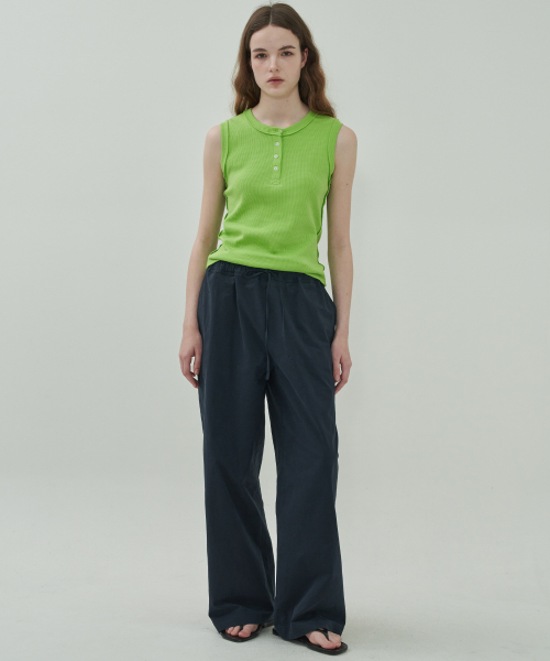 MOTT(モット)の「ワッフルボタンスリーブレス-Green(Tシャツ/カットソー・レディース・その他・FREE)」の2枚目の写真