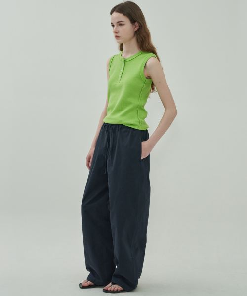 MOTT(モット)の「ワッフルボタンスリーブレス-Green(Tシャツ/カットソー・レディース・その他・FREE)」の3枚目の写真