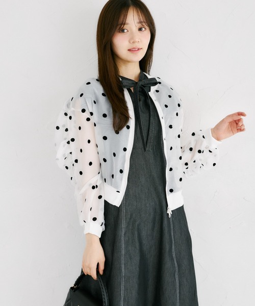 tocco closet(トッコ クローゼット)の「【ZOZO限定】シアードットギャザースリーブダブルジップブルゾン(ブルゾン・レディース・オフホワイト/ブラック・M)」の4枚目の写真