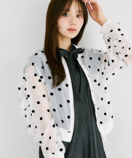 tocco closet(トッコ クローゼット)の「【ZOZO限定】シアードットギャザースリーブダブルジップブルゾン(ブルゾン・レディース・オフホワイト/ブラック・M)」の5枚目の写真