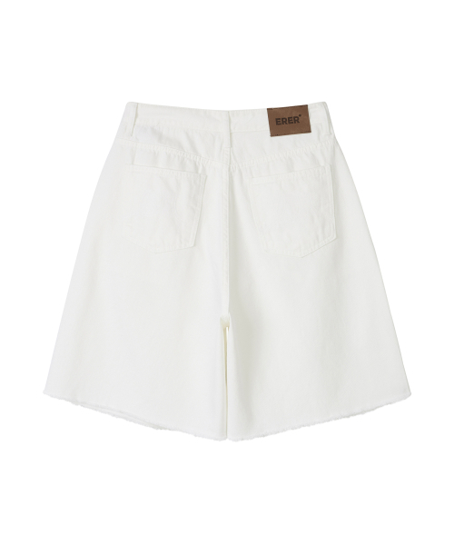 ERER（エルエル）の「Pintuck Bermuda Denim Shorts White（その他パンツ・レディース・ホワイト・1/2）」の6枚目の写真