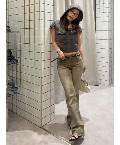 LAGUA GEM（ラグアジェム）の「LYRA LOW WAIST FLARE デニム（デニムパンツ・レディース・ベージュ/ブルー・22inch/23inch/24inch/25inch/26inch）」の17枚目の写真