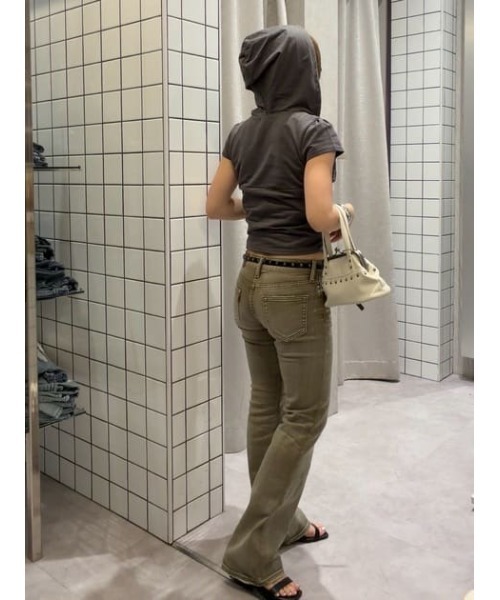 LAGUA GEM（ラグアジェム）の「LYRA LOW WAIST FLARE デニム（デニムパンツ・レディース・ベージュ/ブルー・22inch/23inch/24inch/25inch/26inch）」の19枚目の写真