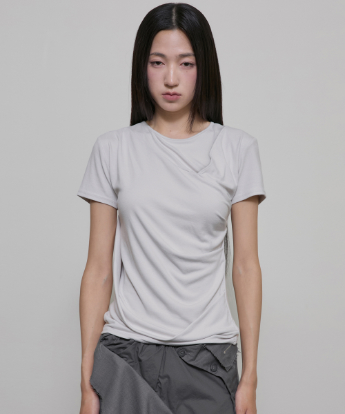 FLAREUP(フレアアップ)の「Asymmetrical Draped T-Shirt (FL-147_Cloud White)(Tシャツ/カットソー・レディース・アイボリー・OS)」の6枚目の写真