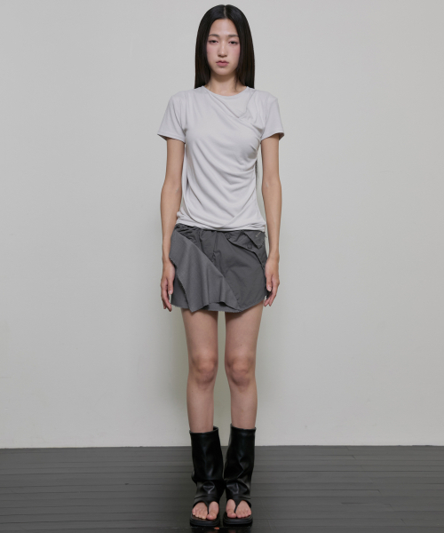 FLAREUP(フレアアップ)の「Asymmetrical Draped T-Shirt (FL-147_Cloud White)(Tシャツ/カットソー・レディース・アイボリー・OS)」の10枚目の写真