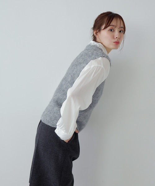 AMUU. PRECIEUSE(アムープレシューズ)の「モヘアポロニットベスト(ニット/セーター・レディース・ブラウン/オフホワイト/ブラック/グレー・FREE)」の6枚目の写真