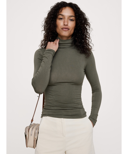 Banana Republic(バナナリパブリック)の「リュクス ウールブレンド タートルネックTシャツ(ニット/セーター・レディース・ブラック/ブラウン/チャコールグレー/ブラウン系その他/オフホワイト/グリーン系その他・XS/L/M/S)」の6枚目の写真