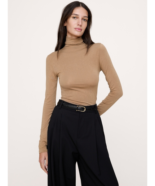 Banana Republic(バナナリパブリック)の「リュクス ウールブレンド タートルネックTシャツ(ニット/セーター・レディース・ブラック/ブラウン/チャコールグレー/ブラウン系その他/オフホワイト/グリーン系その他・XS/L/M/S)」の5枚目の写真