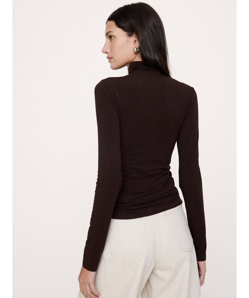 Banana Republic(バナナリパブリック)の「リュクス ウールブレンド タートルネックTシャツ(ニット/セーター・レディース・ブラック/ブラウン/チャコールグレー/ブラウン系その他/オフホワイト/グリーン系その他・XS/L/M/S)」の7枚目の写真