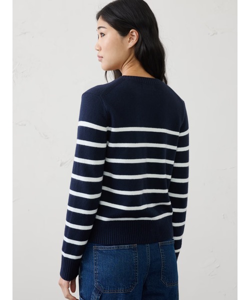 BANANA REPUBLIC FACTORY STORE(バナナリパブリック ファクトリーストア)の「BANANA REPUBLIC FACTORY STORE Perfectly Soft クルーネックセーター(ニット/セーター・レディース・ネイビー・S/M)」の2枚目の写真