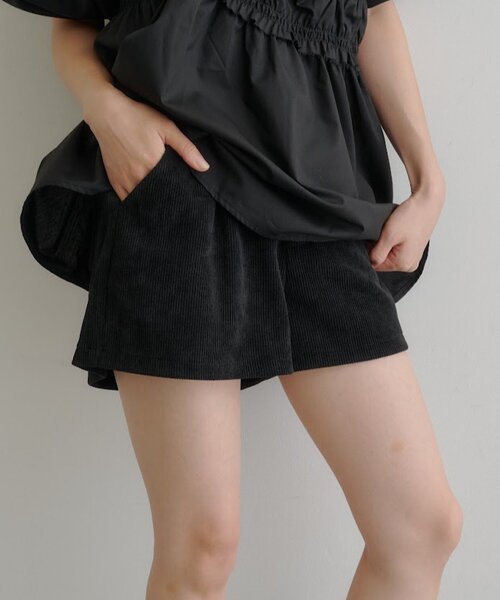 Kastane(カスタネ)の「【S.Mサイズ展開】コーデュロイショートパンツ(その他パンツ・レディース・ブラック/ブラウン・SMALL/MEDIUM)」の2枚目の写真