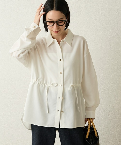 Aunely（オーネリー）の「【Aunely】ウエストドロストシャツ＜YOSOOIシリーズ〉（シャツ/ブラウス・レディース・モカ/チャコール/ネイビー/オフホワイト/イエロー・L/M）」の15枚目の写真