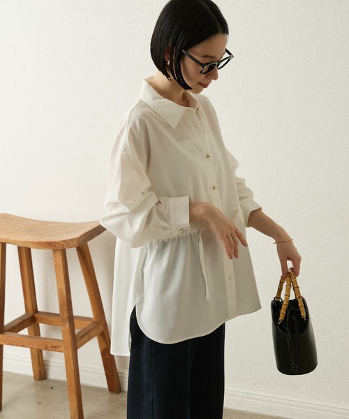 Aunely（オーネリー）の「【Aunely】ウエストドロストシャツ＜YOSOOIシリーズ〉（シャツ/ブラウス・レディース・モカ/チャコール/ネイビー/オフホワイト/イエロー・L/M）」の16枚目の写真